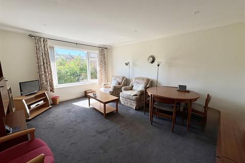 2 Barrie Close, Eastbourne, BN23 7QZ