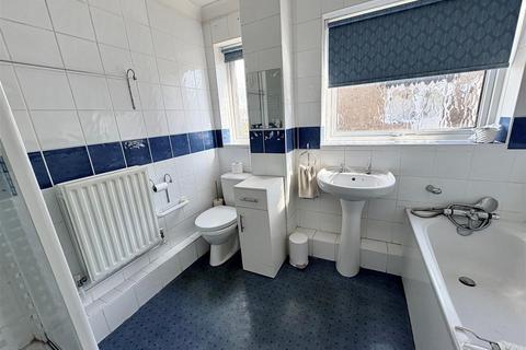 2 Barrie Close, Eastbourne, BN23 7QZ