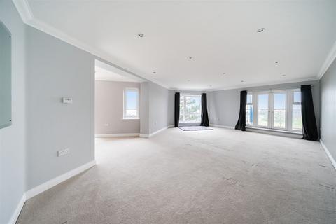 2 bedroom flat to rent, The Quarterdeck, Kings Parade, Bognor Regis, PO21