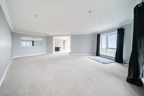 2 bedroom flat to rent, The Quarterdeck, Kings Parade, Bognor Regis, PO21