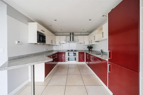 2 bedroom flat to rent, The Quarterdeck, Kings Parade, Bognor Regis, PO21