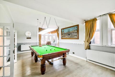 undefined, Aldersbrook Road, Aldersbrook