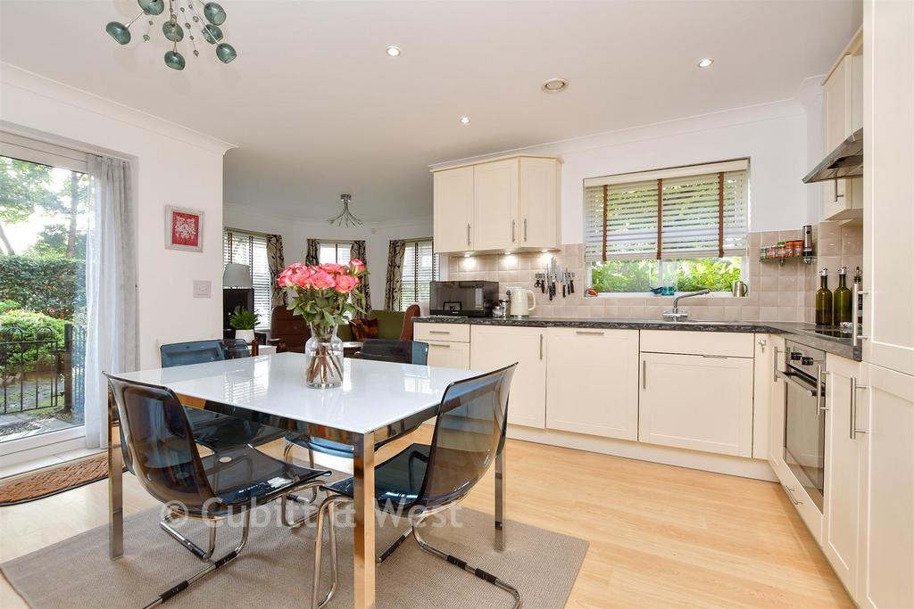 Lounge / Kitchen