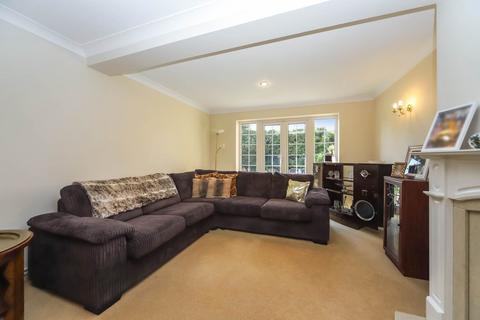 undefined, Grove Gardens, Tring