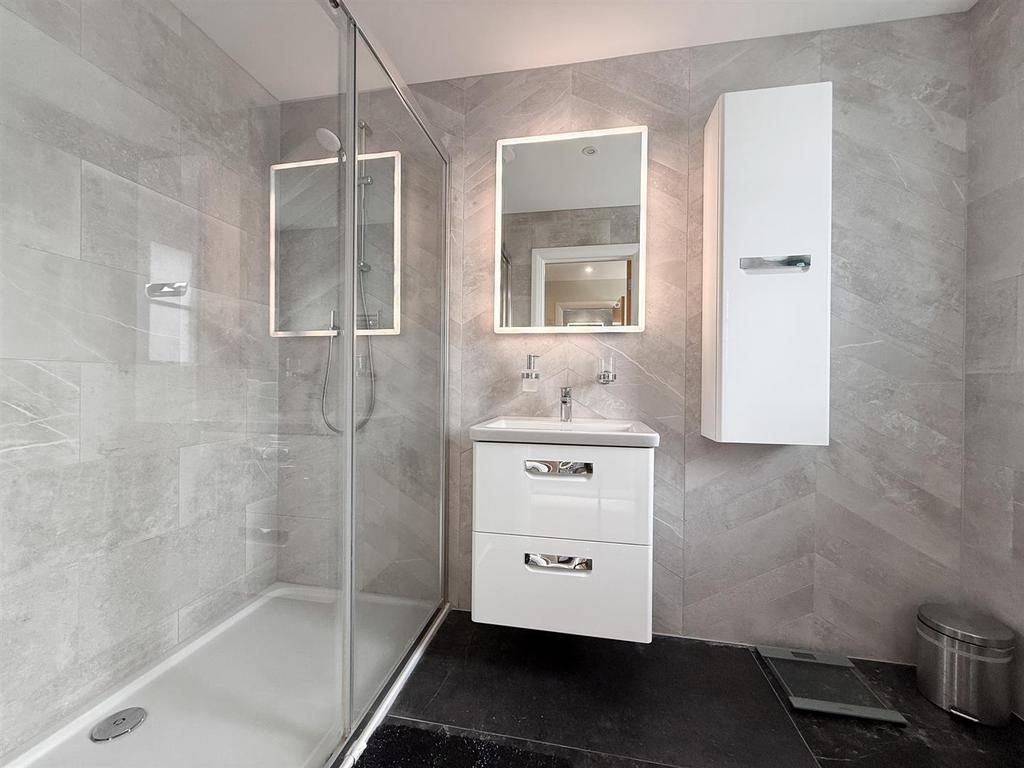Bed 1 En Suite