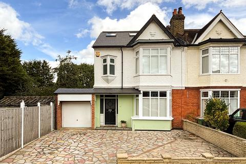 17 Thornsbeach Road, London, SE6 1DZ