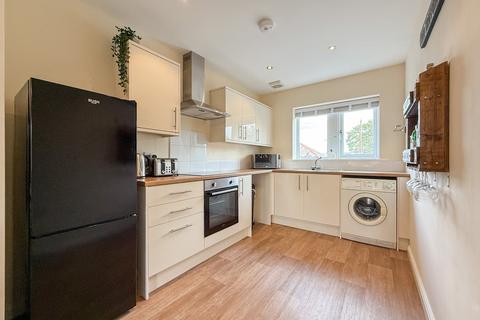 3 bedroom terraced house for sale, Cross Lane, Huddersfield HD4