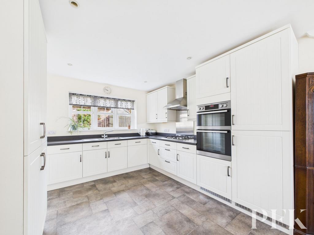 Kitchen / Dining