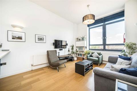 2 bedroom flat for sale, Larden Road, London W3