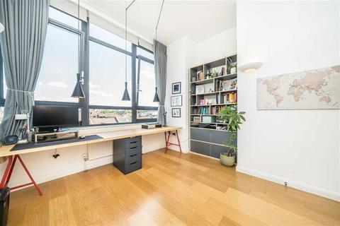 2 bedroom flat for sale, Larden Road, London W3