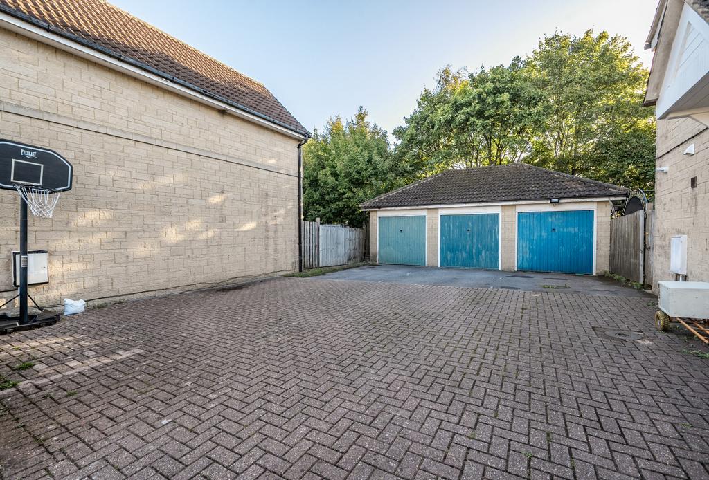 Garage/Parking