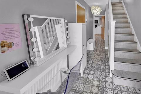 4 bedroom terraced house for sale, Turnpike Close, Shawclough