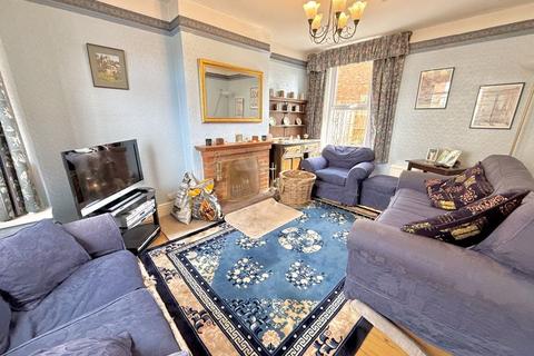 3 bedroom semi-detached house for sale, West Parade, Dunstable