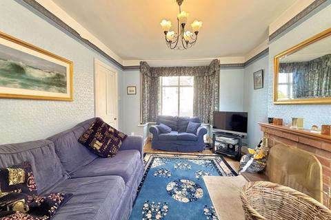 3 bedroom semi-detached house for sale, West Parade, Dunstable