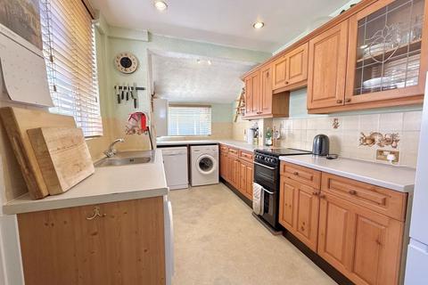3 bedroom semi-detached house for sale, West Parade, Dunstable