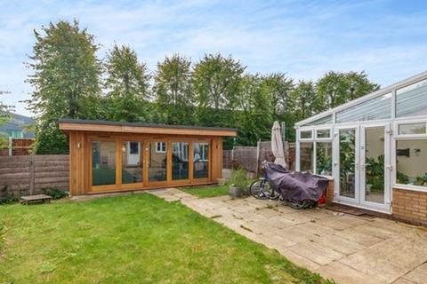 3 bedroom semi-detached house to rent, Magnolia Place, Harrow