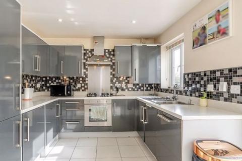 3 bedroom semi-detached house to rent, Magnolia Place, Harrow