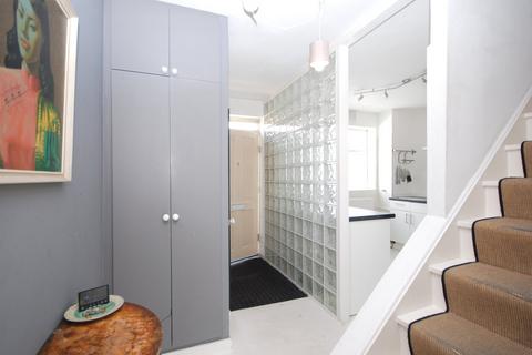 2 bedroom maisonette for sale, Hackford Rd, Oval SW9