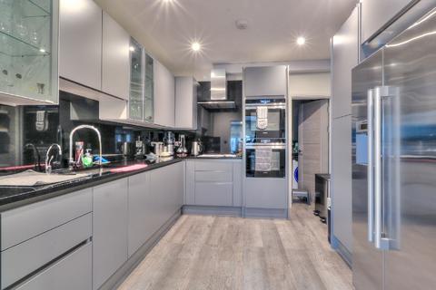 undefined, First Avenue, West London