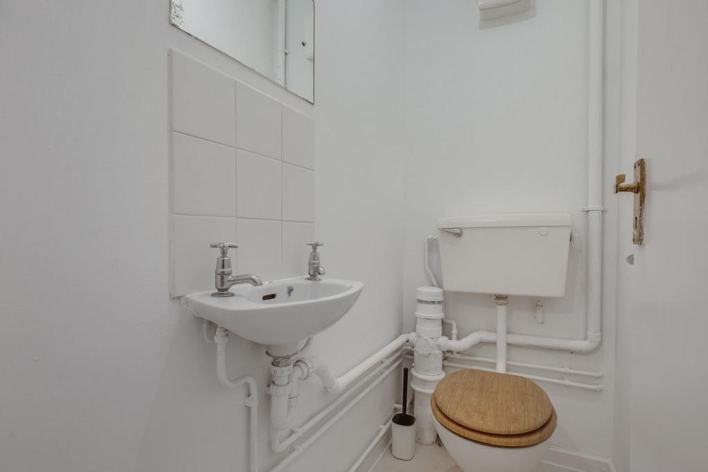 Ground Floor Toliet