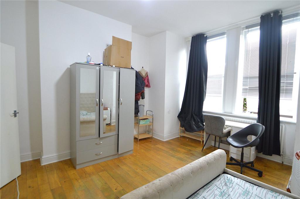 Apartment in Croydon - View 3