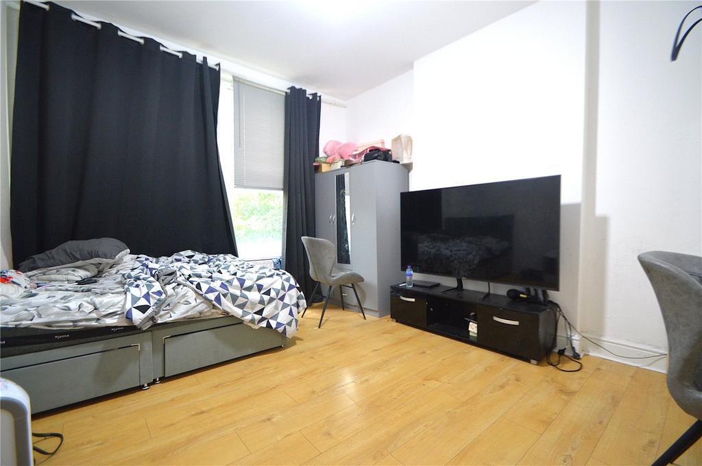 Apartment in Croydon - View 4