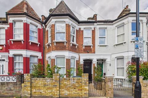 15 Woodside Gardens, London, N17 6UY