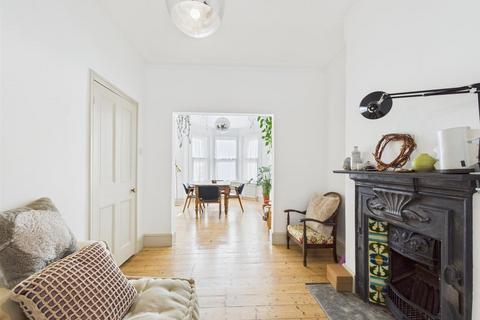 15 Woodside Gardens, London, N17 6UY
