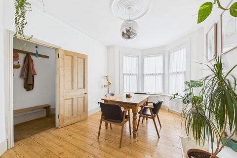 15 Woodside Gardens, London, N17 6UY