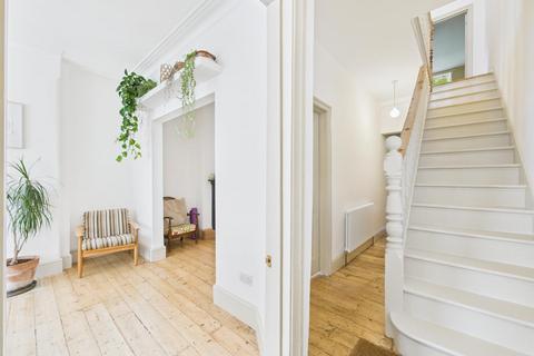 15 Woodside Gardens, London, N17 6UY