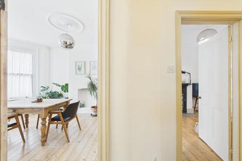 15 Woodside Gardens, London, N17 6UY
