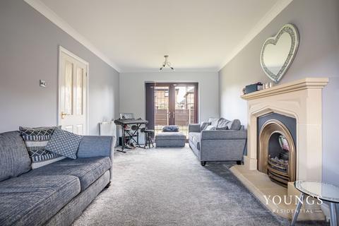 4 bedroom detached house for sale, Jarvis Road, Canvey Island, SS8
