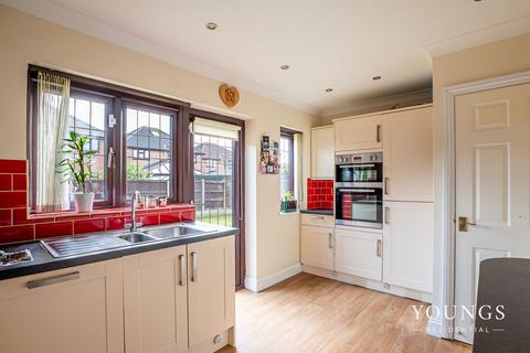 4 bedroom detached house for sale, Jarvis Road, Canvey Island, SS8