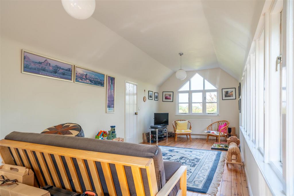 Bedroom Seven/Music Room