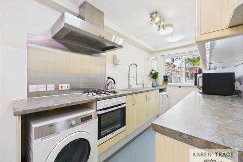 undefined, Doubletrees Court, Par PL24