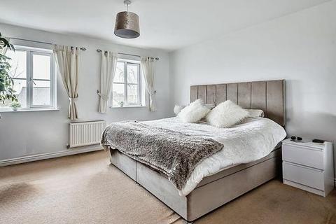 3 bedroom terraced house for sale, Prospero Way, Swindon