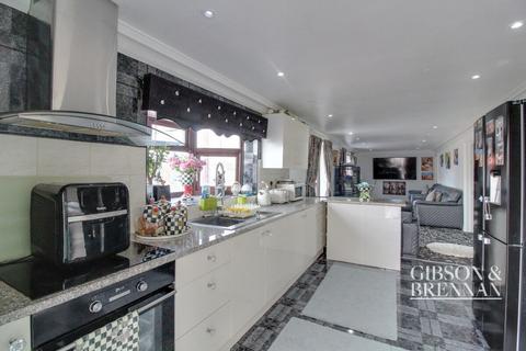 3 bedroom bungalow for sale, Elm Road, Basildon, SS13