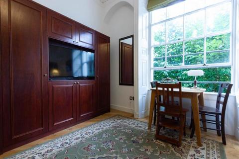 Studio to rent, Cartwright Gardens, Bloomsbury, WC1H
