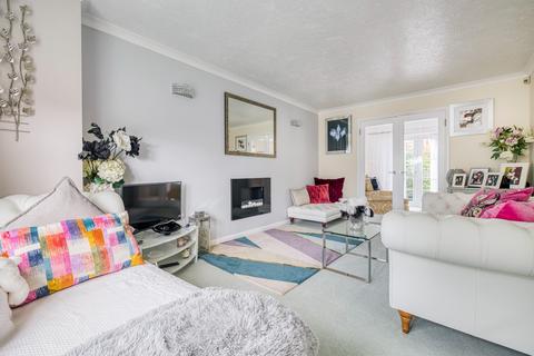 12 Farthing Combe, Axbridge, BS26 2DR