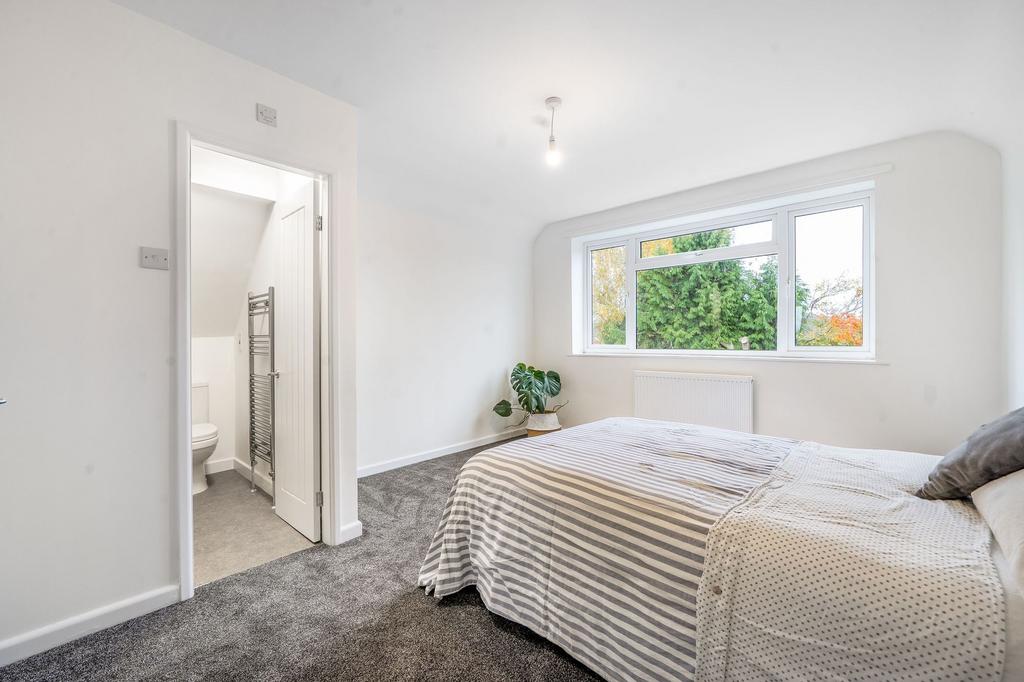 Upstairs Bedroom With En-Suite