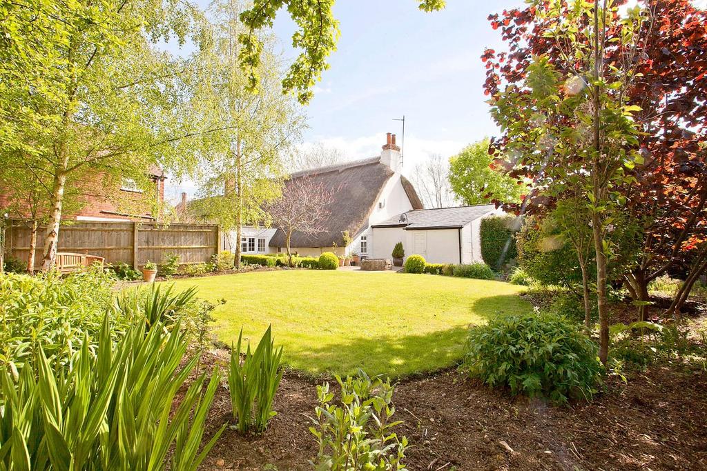 REAR LAWN & PRIVATE GARDENS.jpg