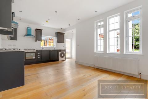 5 bedroom detached house to rent, Alexandra Grove, North Finchley, N12
