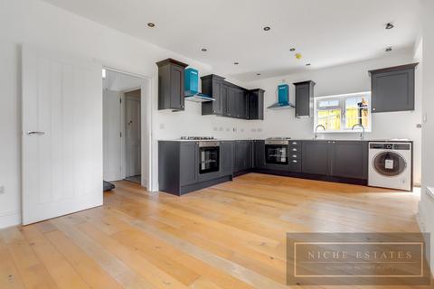 5 bedroom detached house to rent, Alexandra Grove, North Finchley, N12
