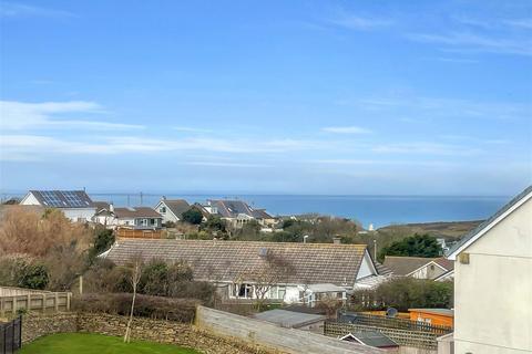 3 bedroom terraced house to rent, Tregea Close, Portreath, Redruth