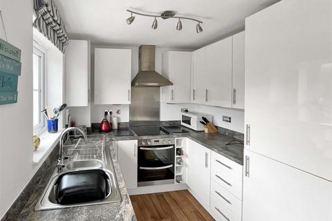 3 bedroom terraced house to rent, Tregea Close, Portreath, Redruth