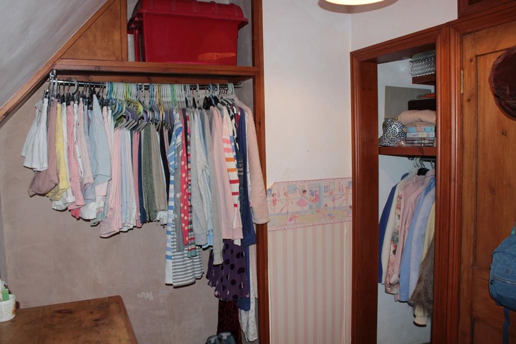Walk-in wardrobe