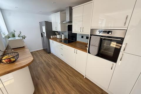 3 bedroom detached house for sale, Hollow Bank, Moulton NN3