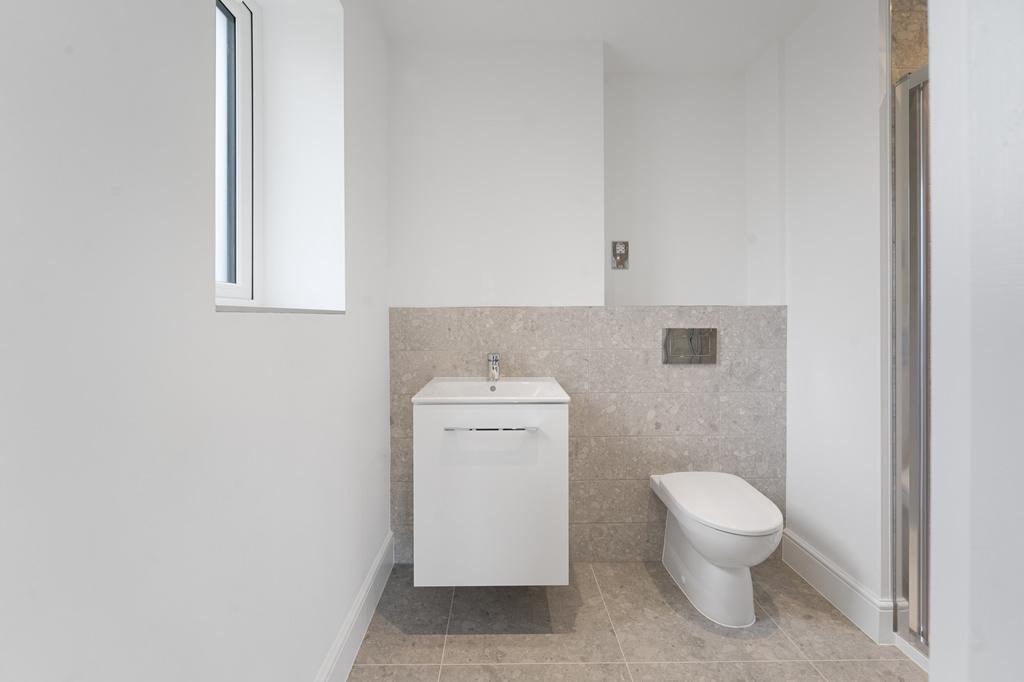 Bedroom 2 En-Suite (P8)