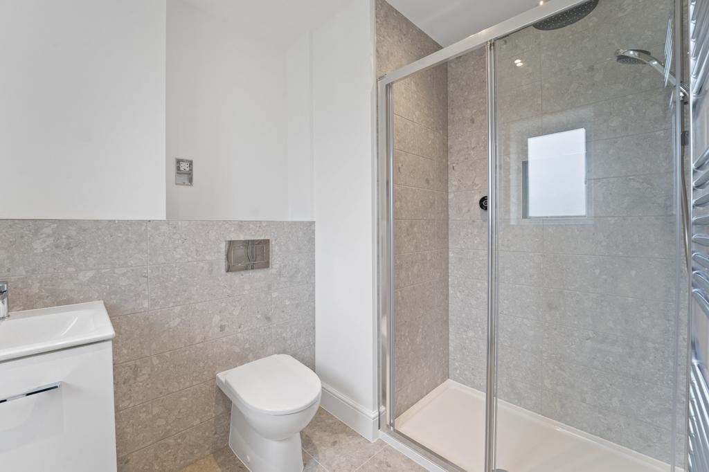 Bedroom 2 En-Suite (P8)