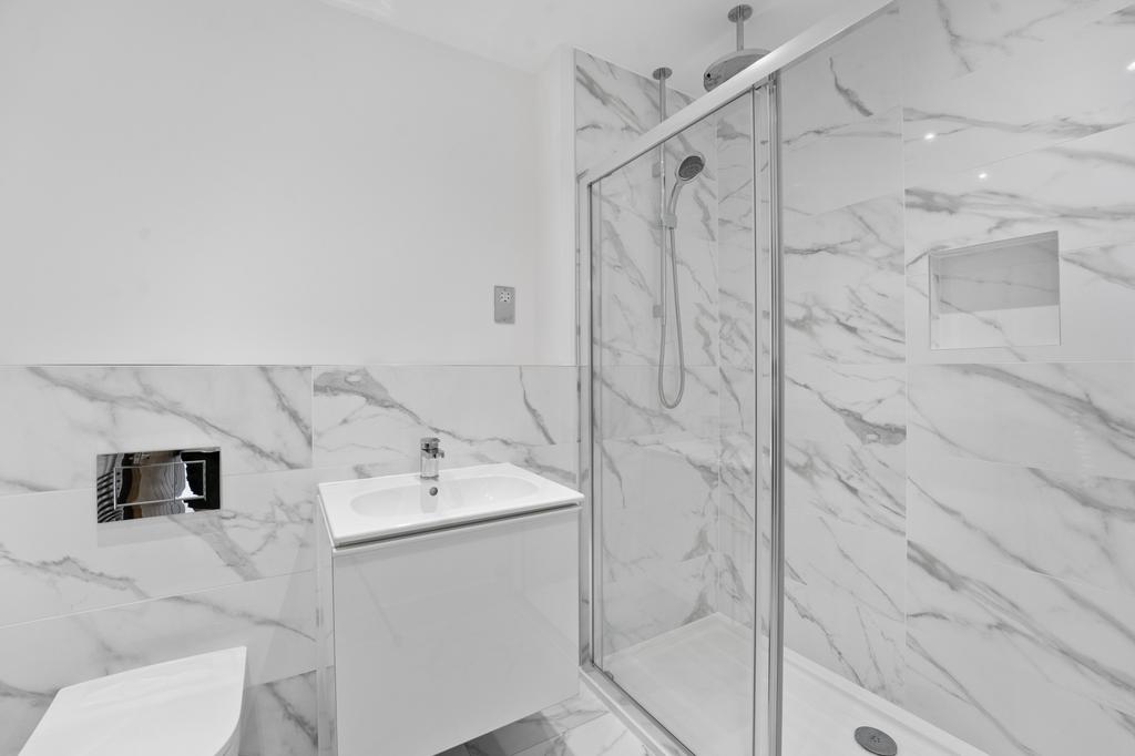 Main En-Suite  (P1)